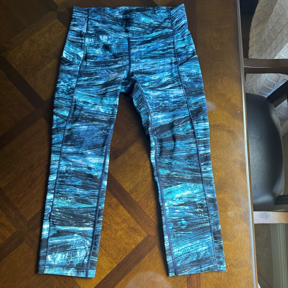 Lululemon cropped leggings.